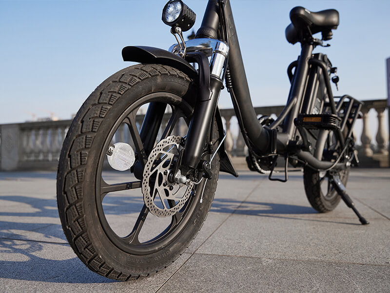 the front wheel of Hover1 H3 ebike