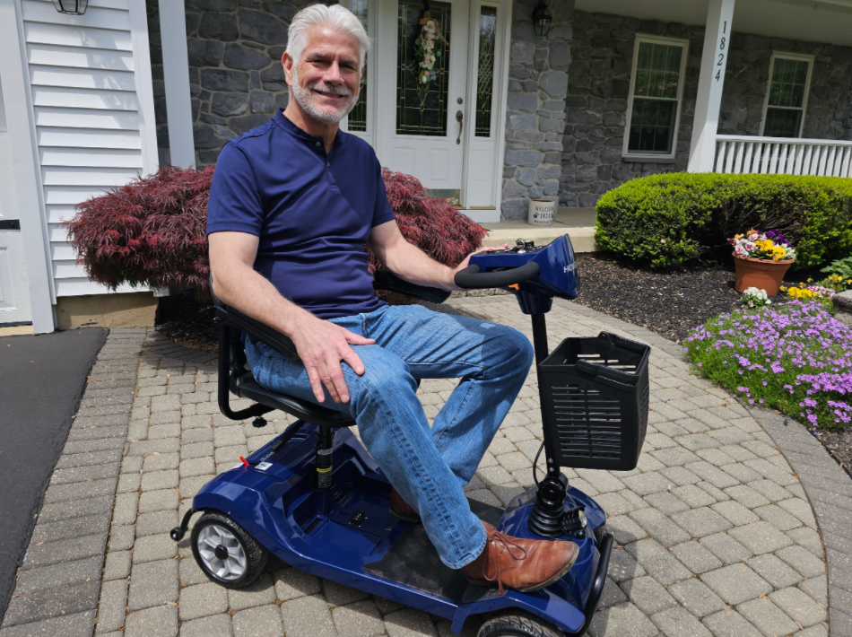 Knowing how to lift a mobility scooter the right way keeps you safe, protects your back, and prevents damage to your scooter.